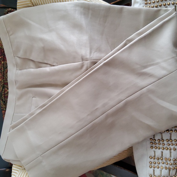 Vince Camuto Khaki Capri. - Picture 7 of 7